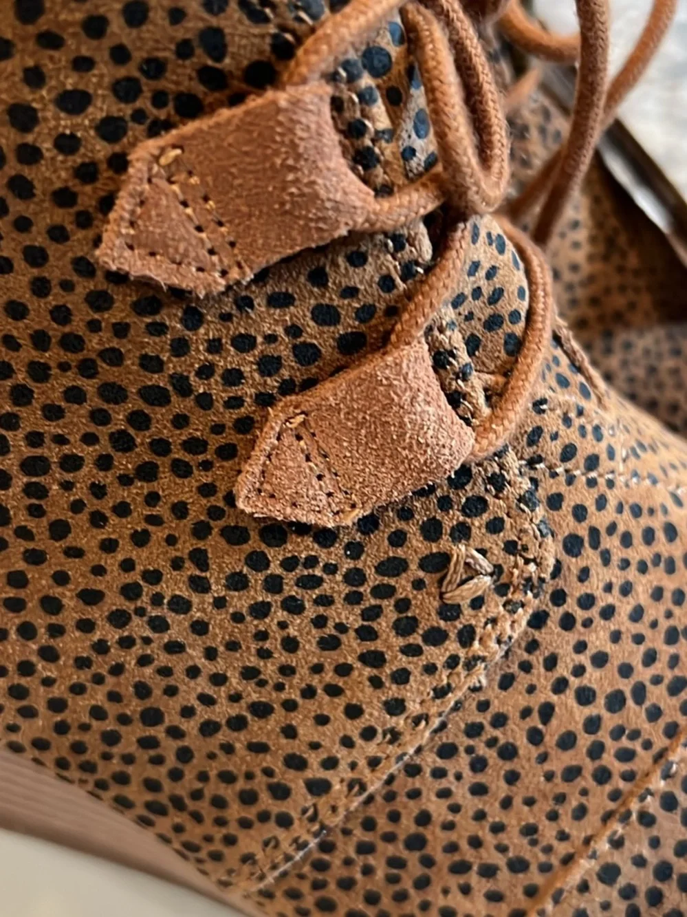 Tom’s Suede Bootys Sz 8